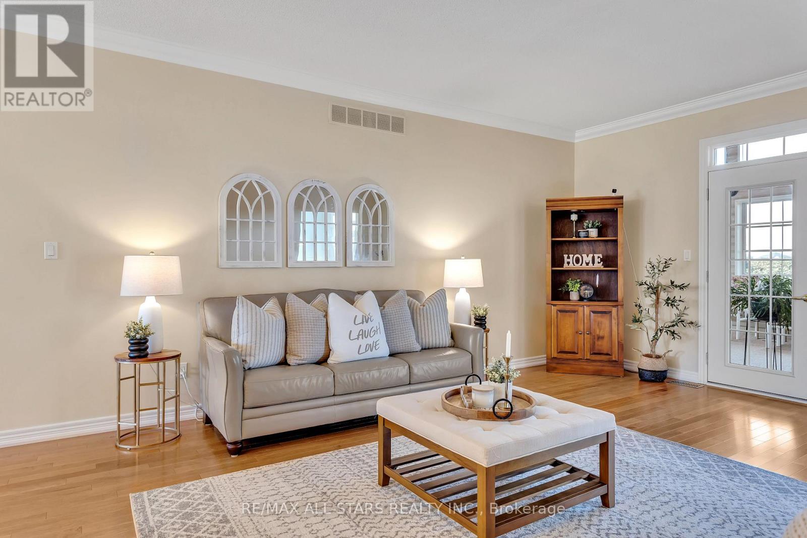 25 Sylvester Drive, Kawartha Lakes (Lindsay), Ontario  K9V 6E7 - Photo 6 - X12299261