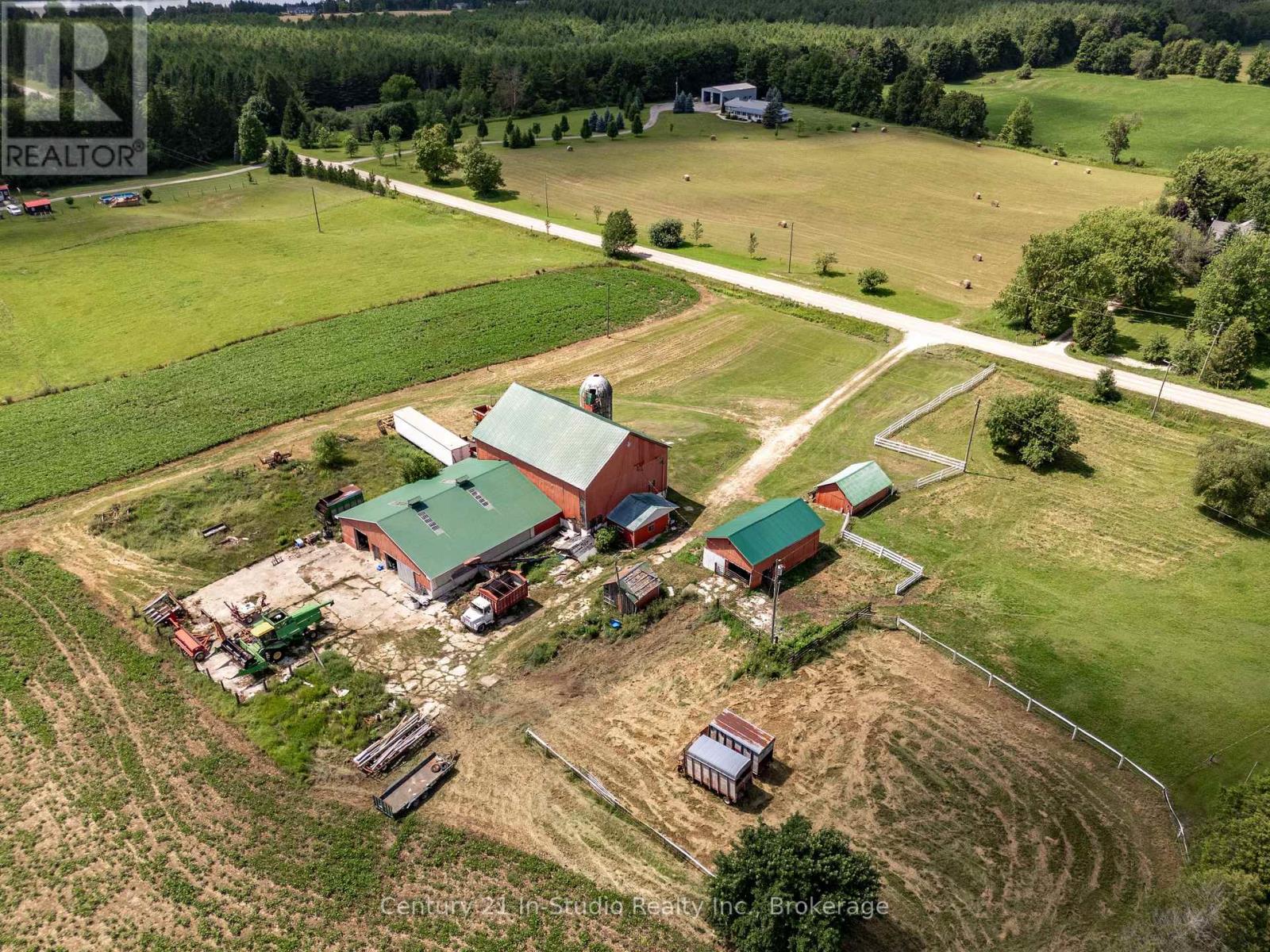425158 Irish Lake Road, Grey Highlands, Ontario  N0C 1H0 - Photo 14 - X12299283