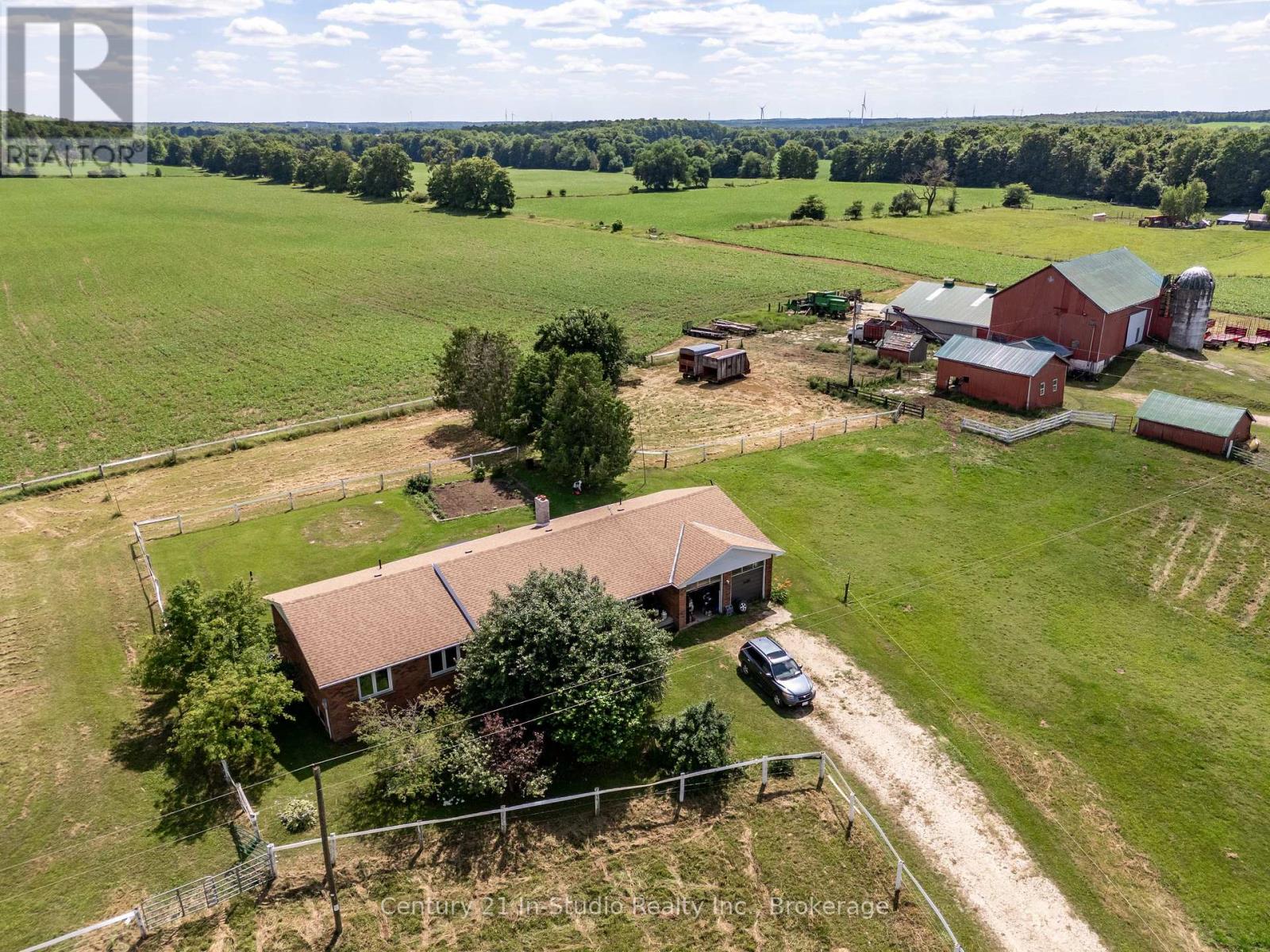 425158 Irish Lake Road, Grey Highlands, Ontario  N0C 1H0 - Photo 3 - X12299283
