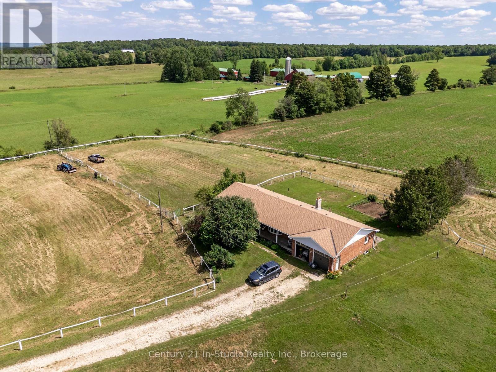 425158 Irish Lake Road, Grey Highlands, Ontario  N0C 1H0 - Photo 4 - X12299283