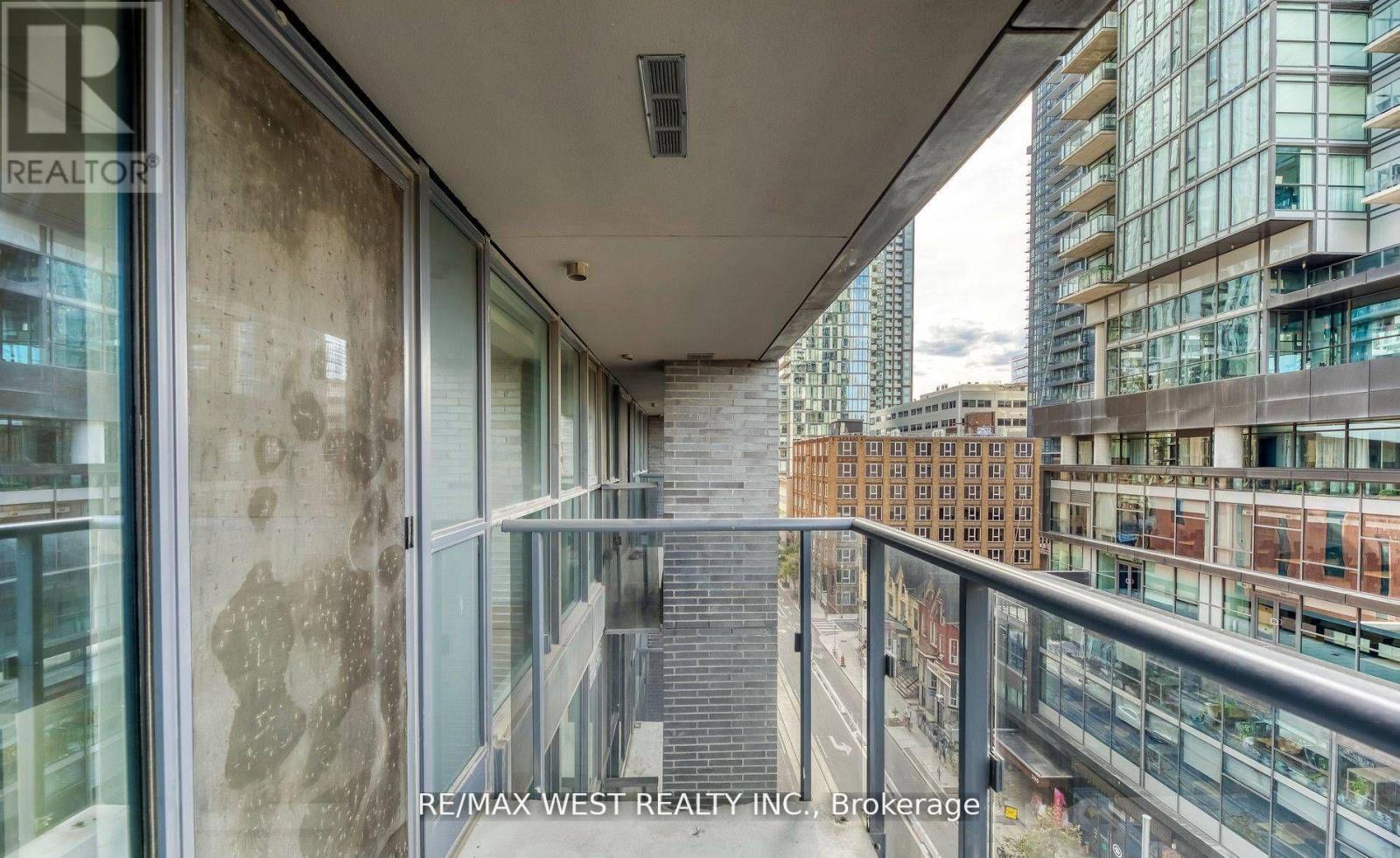 802 - 295 Adelaide Street W, Toronto, Ontario  M5V 1P7 - Photo 18 - C12299255
