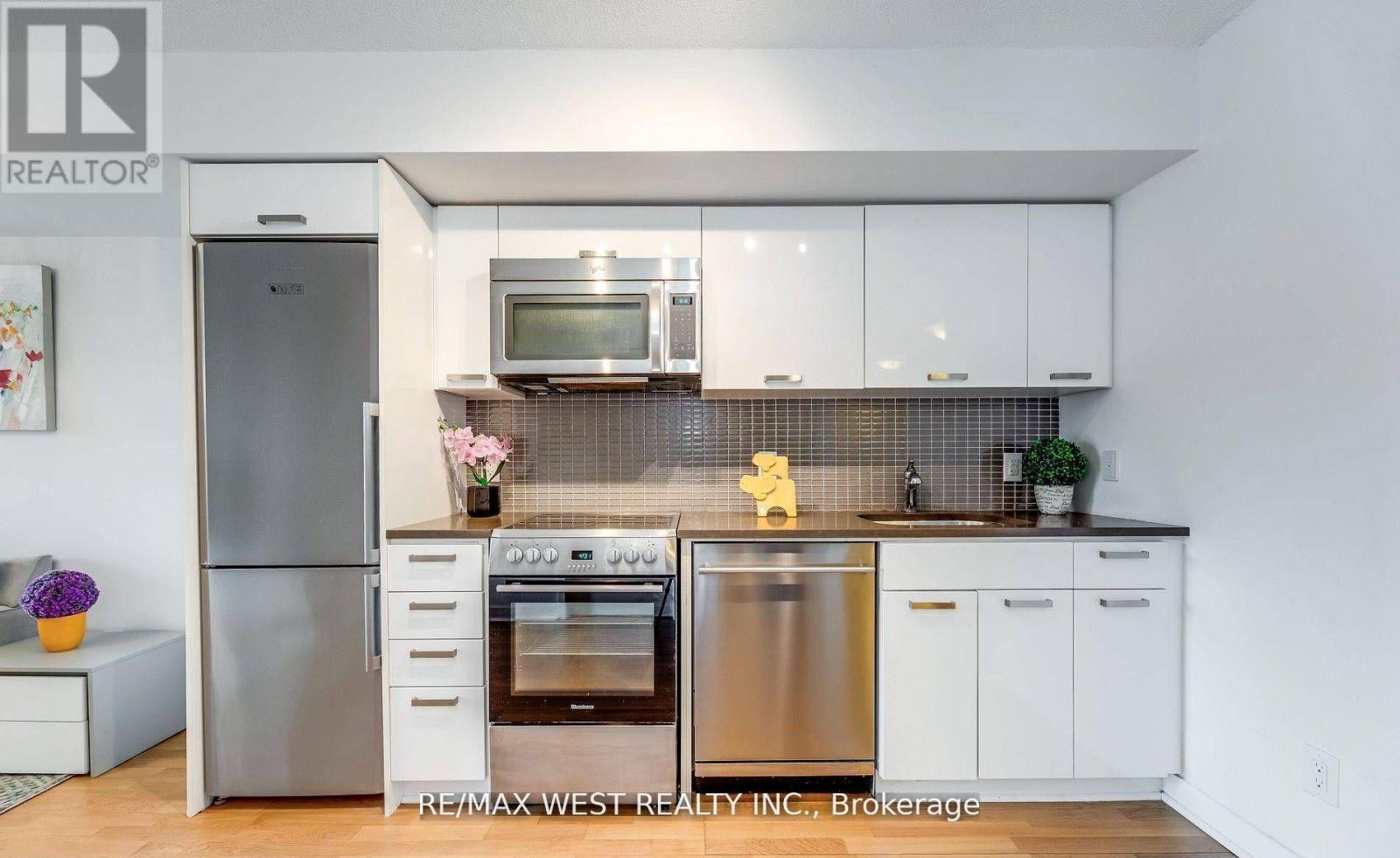 802 - 295 Adelaide Street W, Toronto, Ontario  M5V 1P7 - Photo 5 - C12299255