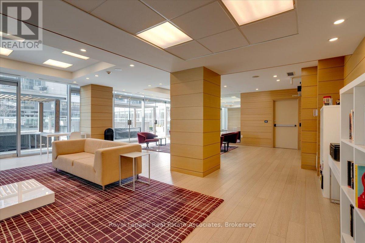 323 - 29 Queens Quay E, Toronto, Ontario  M5E 0A4 - Photo 32 - C12299290