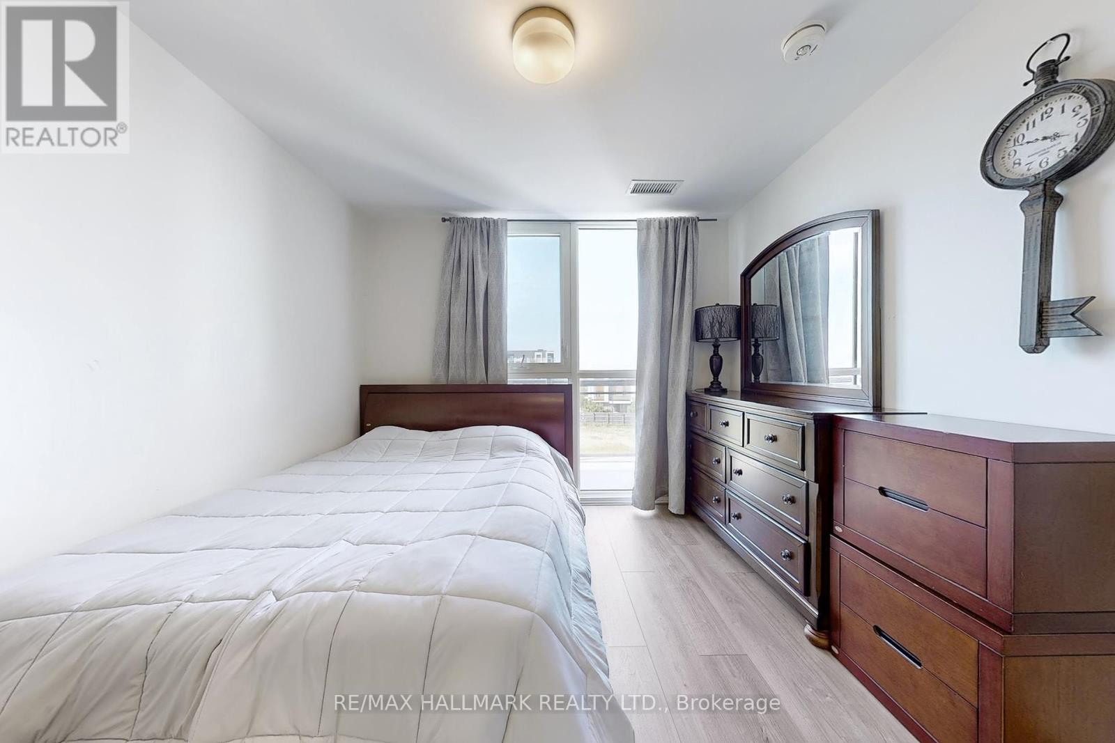 416 - 150 Sabina Drive, Oakville, Ontario  L6H 7C3 - Photo 15 - W12299241