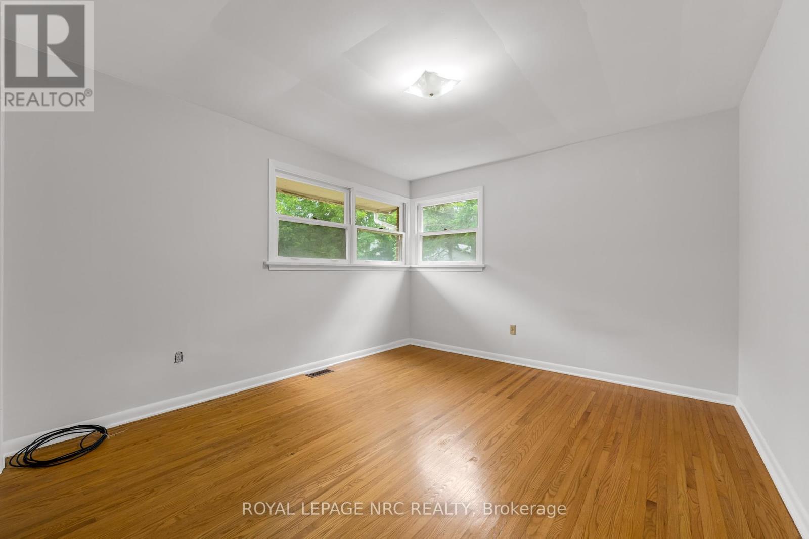 489 Memorial Drive, Pelham, Ontario  L0S 1C0 - Photo 13 - X12299269