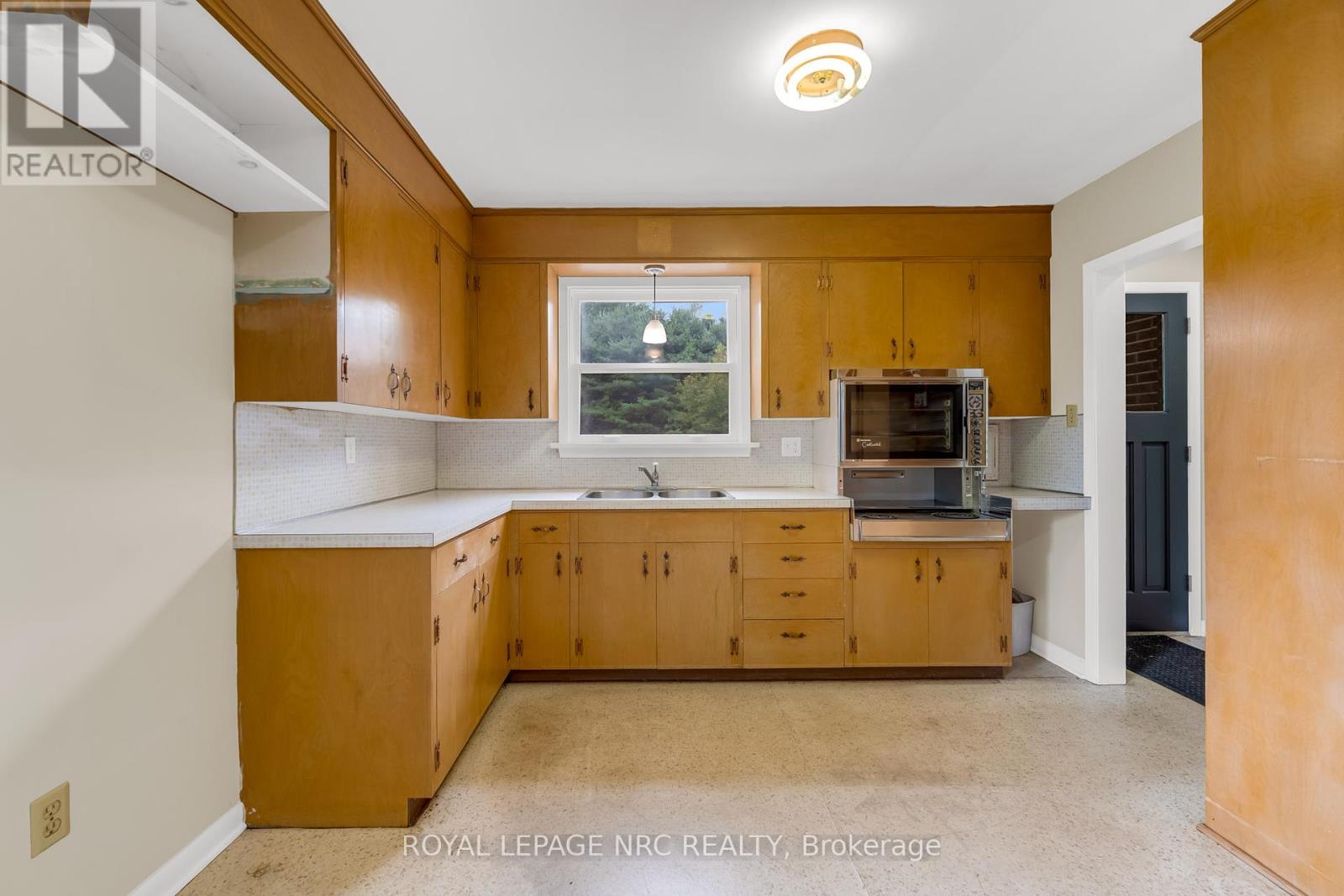 489 Memorial Drive, Pelham, Ontario  L0S 1C0 - Photo 24 - X12299269