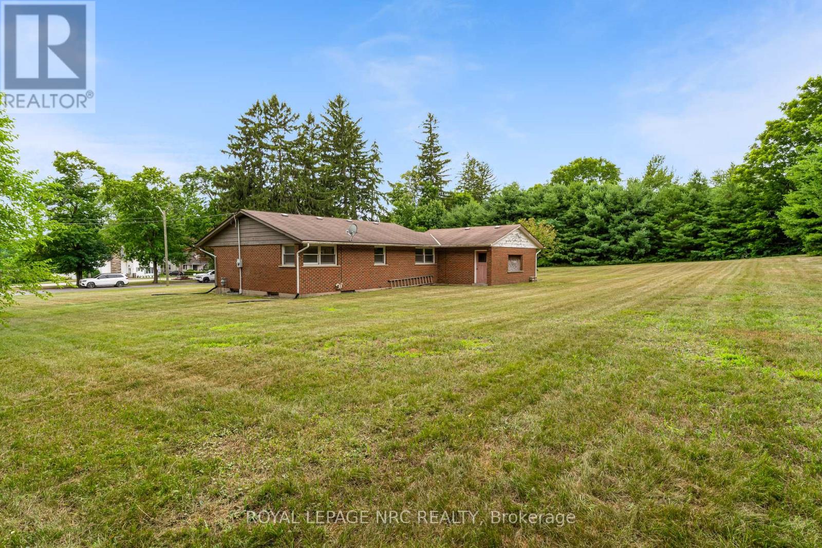 Property at 489 MEMORIAL DRIVE image 4