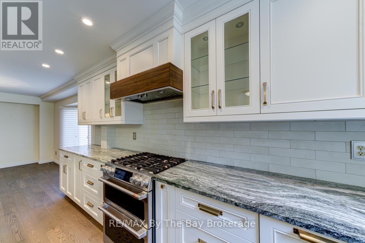 145 Old Surrey Lane, Richmond Hill, Ontario  L4C 6R9 - Photo 9 - N12299345