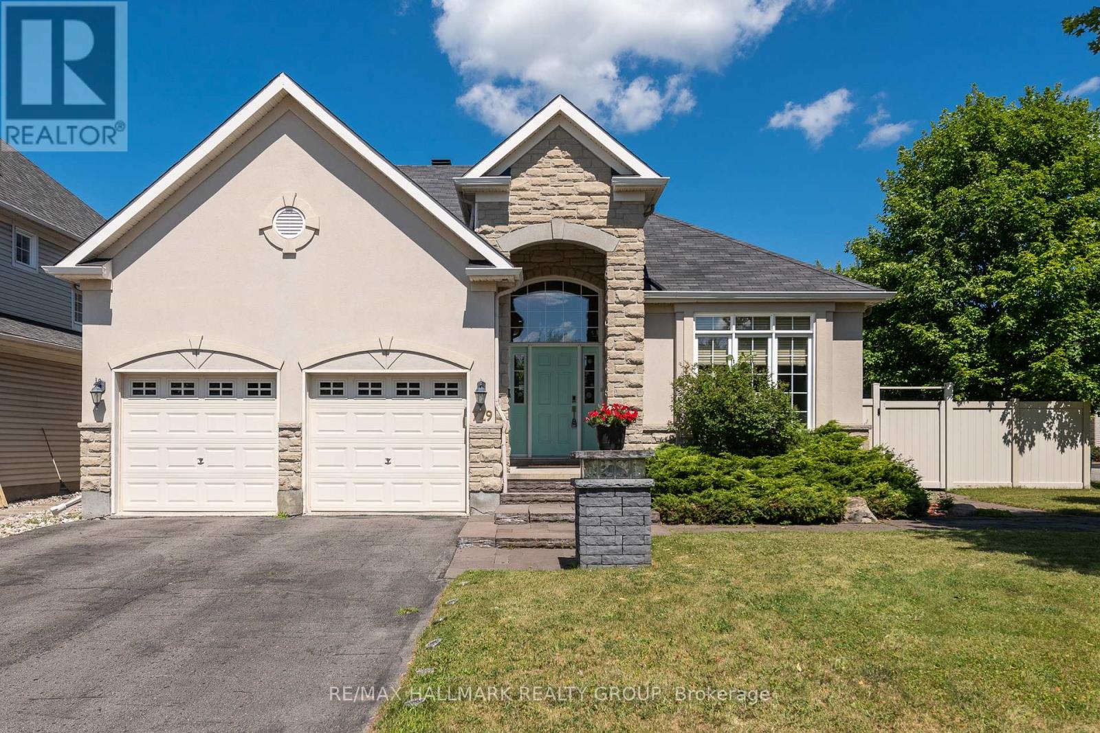 Property at 729 KILBIRNIE DRIVE image 2