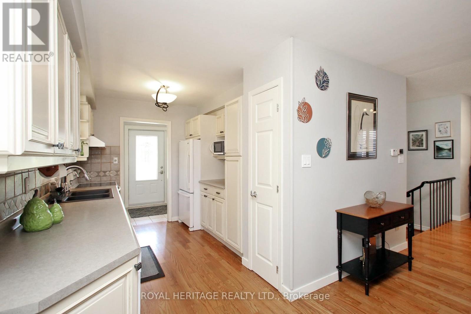 576 Rosebank Road, Pickering, Ontario  L1W 2N5 - Photo 11 - E12299358