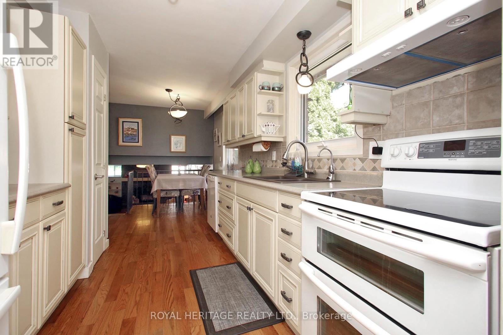 576 Rosebank Road, Pickering, Ontario  L1W 2N5 - Photo 9 - E12299358
