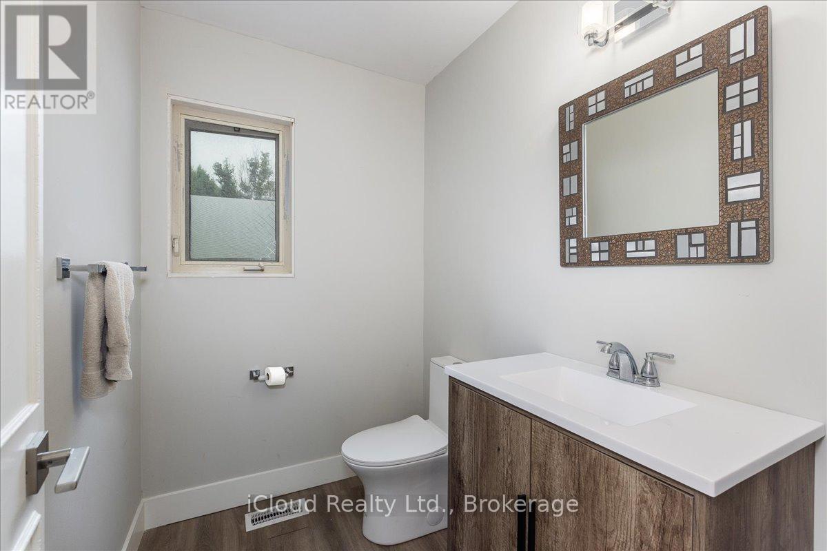 3 Davy Point Circle, Georgina, Ontario  L4P 3H1 - Photo 14 - N12299310