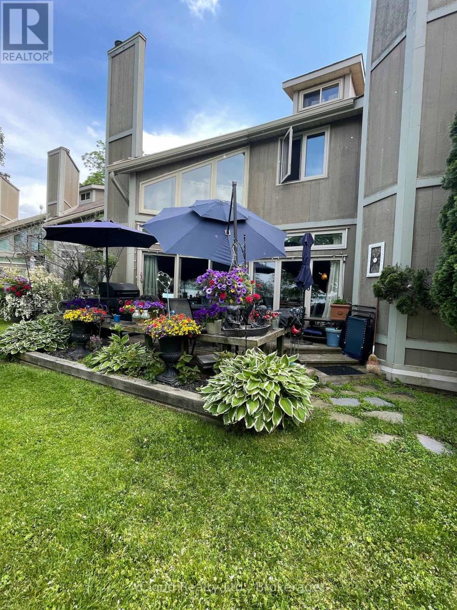 3 Davy Point Circle, Georgina, Ontario  L4P 3H1 - Photo 2 - N12299310