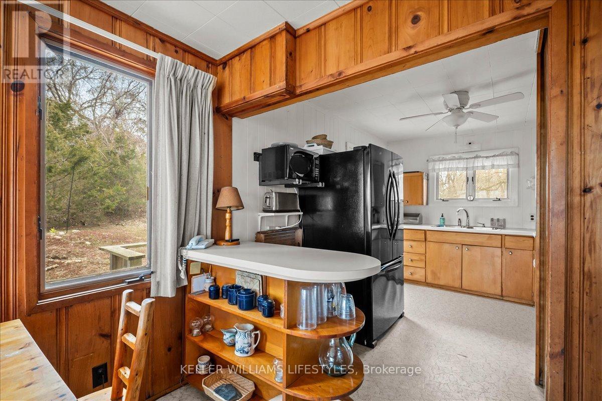 6626 East Parkway Drive, Lambton Shores, Ontario  N0N 1J3 - Photo 14 - X12299424