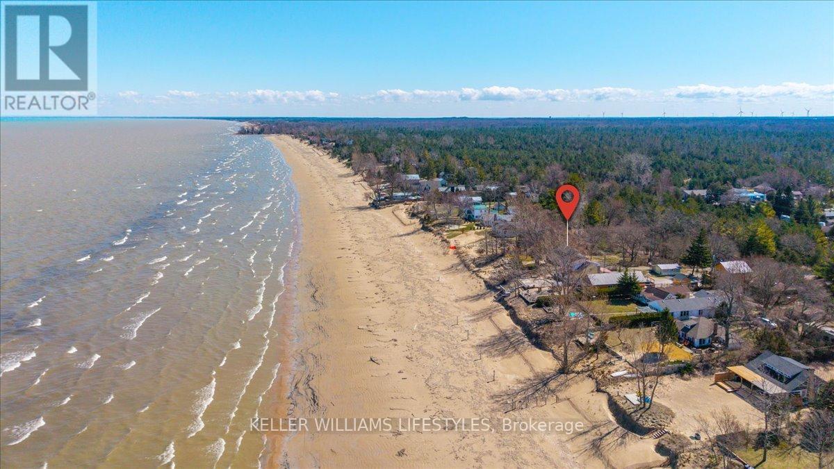 6626 East Parkway Drive, Lambton Shores, Ontario  N0N 1J3 - Photo 2 - X12299424