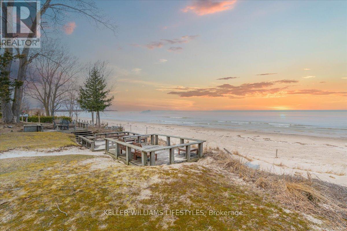 6626 East Parkway Drive, Lambton Shores, Ontario  N0N 1J3 - Photo 32 - X12299424
