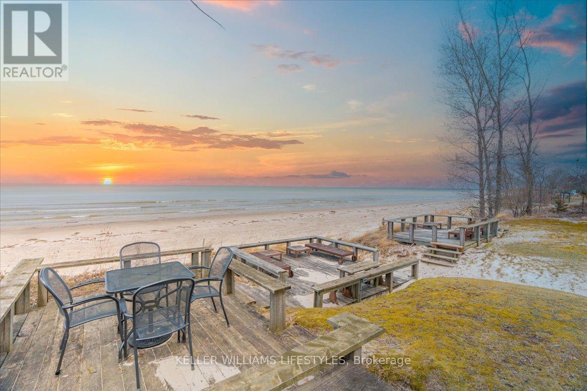 6626 East Parkway Drive, Lambton Shores, Ontario  N0N 1J3 - Photo 33 - X12299424