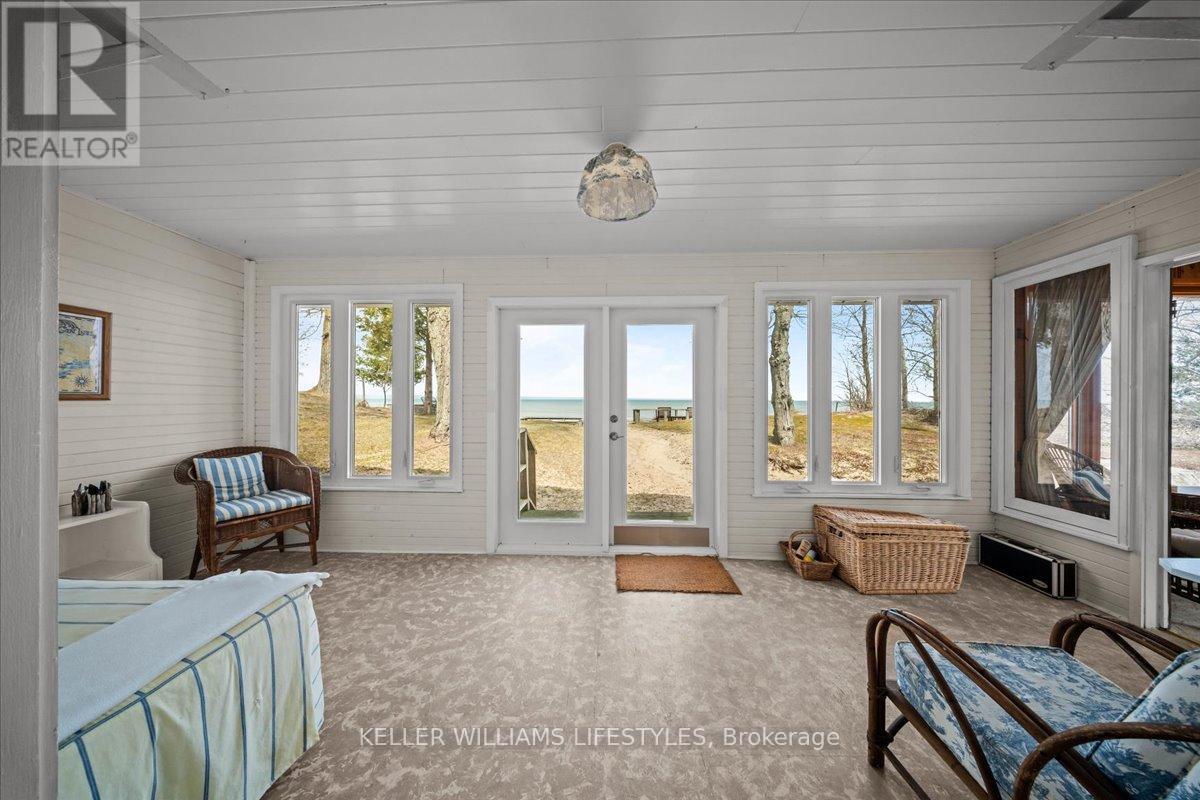 6626 East Parkway Drive, Lambton Shores, Ontario  N0N 1J3 - Photo 4 - X12299424