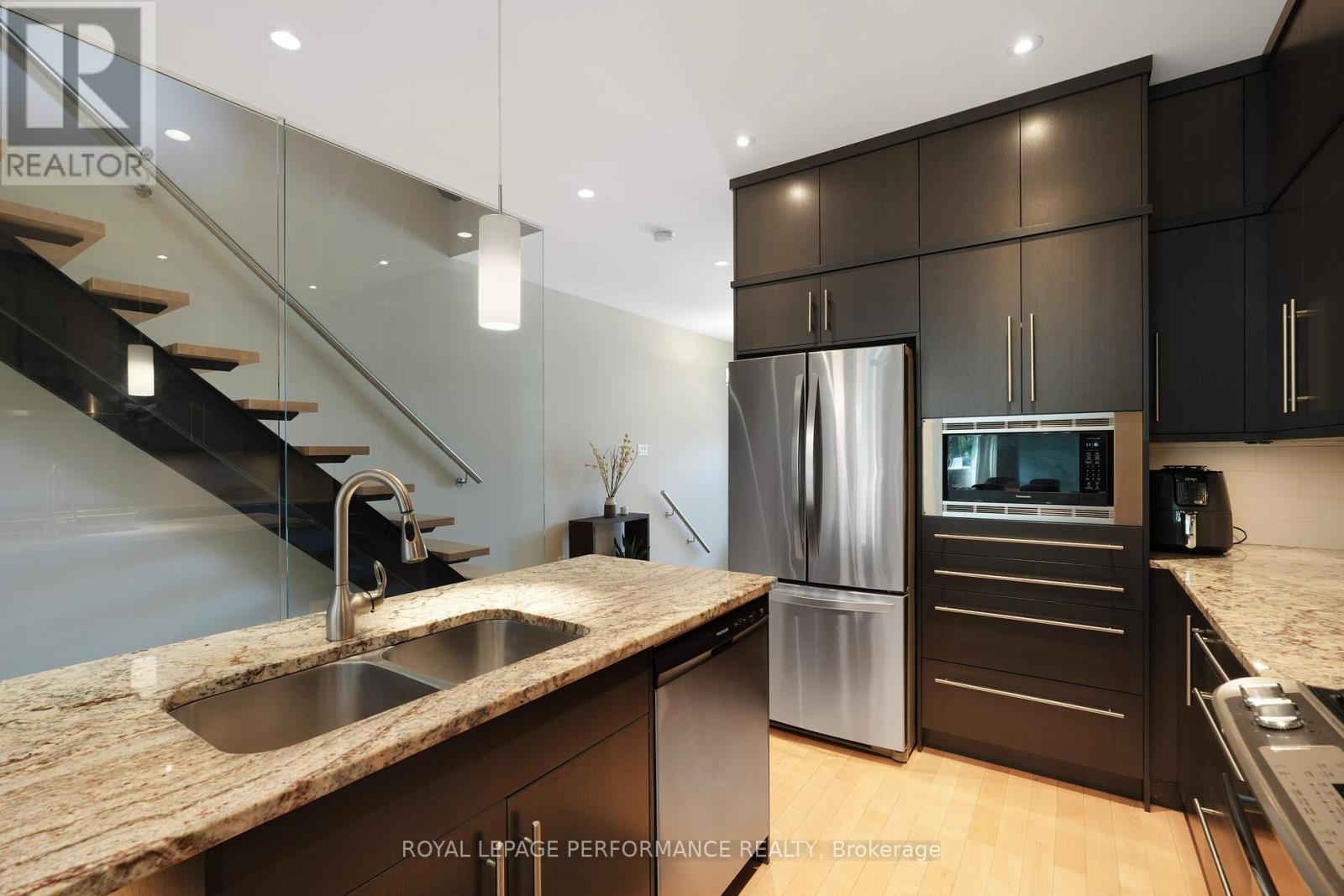 A - 239 Fairmont Avenue, Ottawa, Ontario  K1Y 1X8 - Photo 9 - X12299472