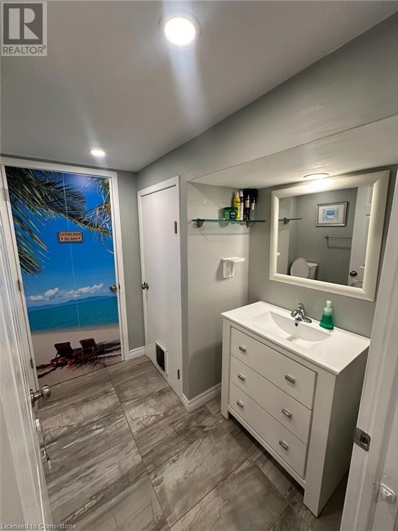 198 East 15th Street, Hamilton, Ontario  L9A 4G2 - Photo 3 - 40753544