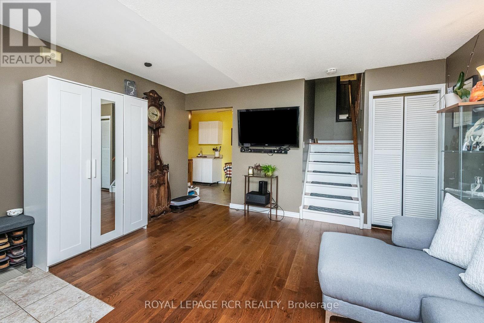 106 - 90 Lawrence Avenue, Orangeville, Ontario  L9W 4J6 - Photo 5 - W12299352