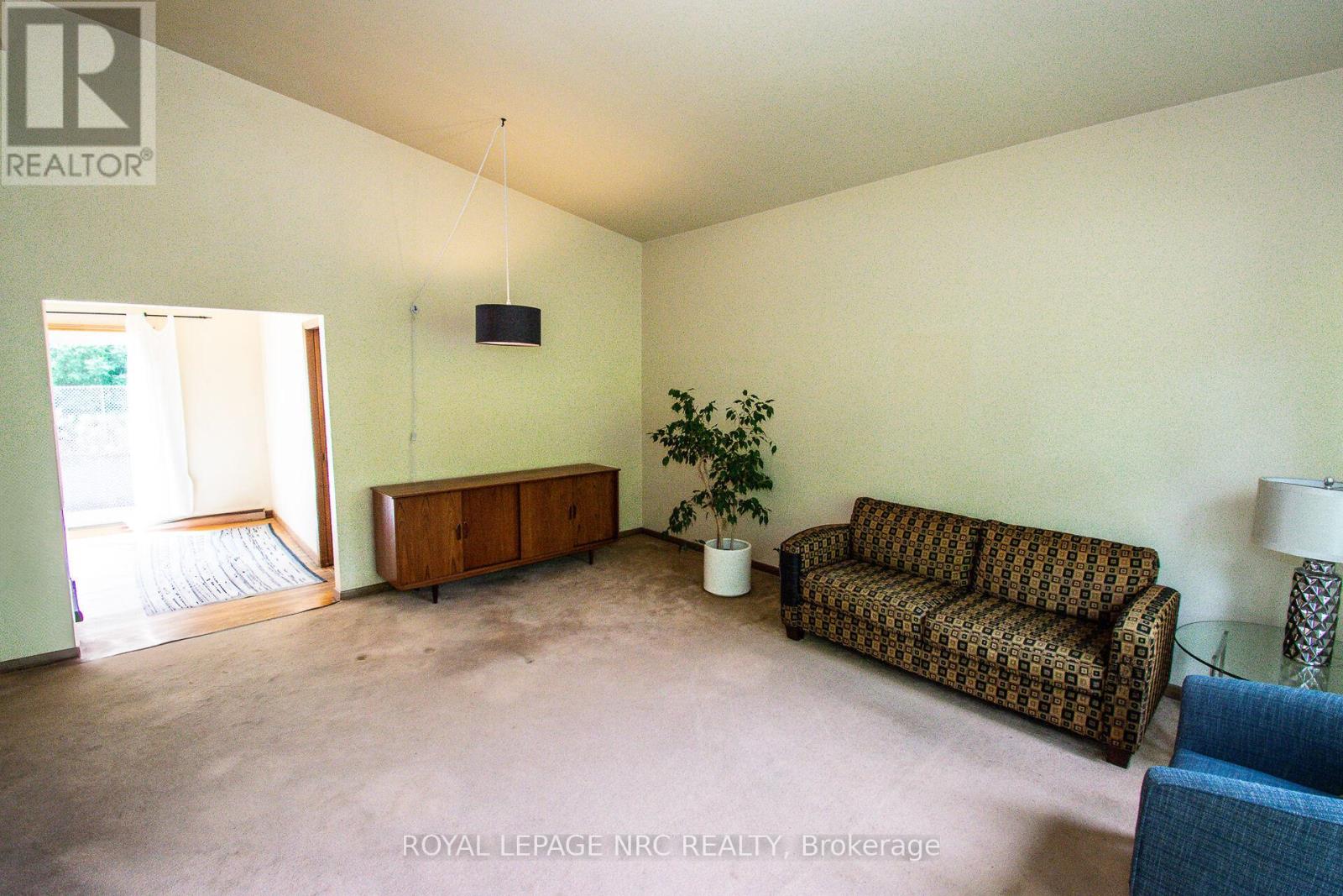 128 Woodside Drive, St. Catharines, Ontario  L2T 1X2 - Photo 12 - X12299495
