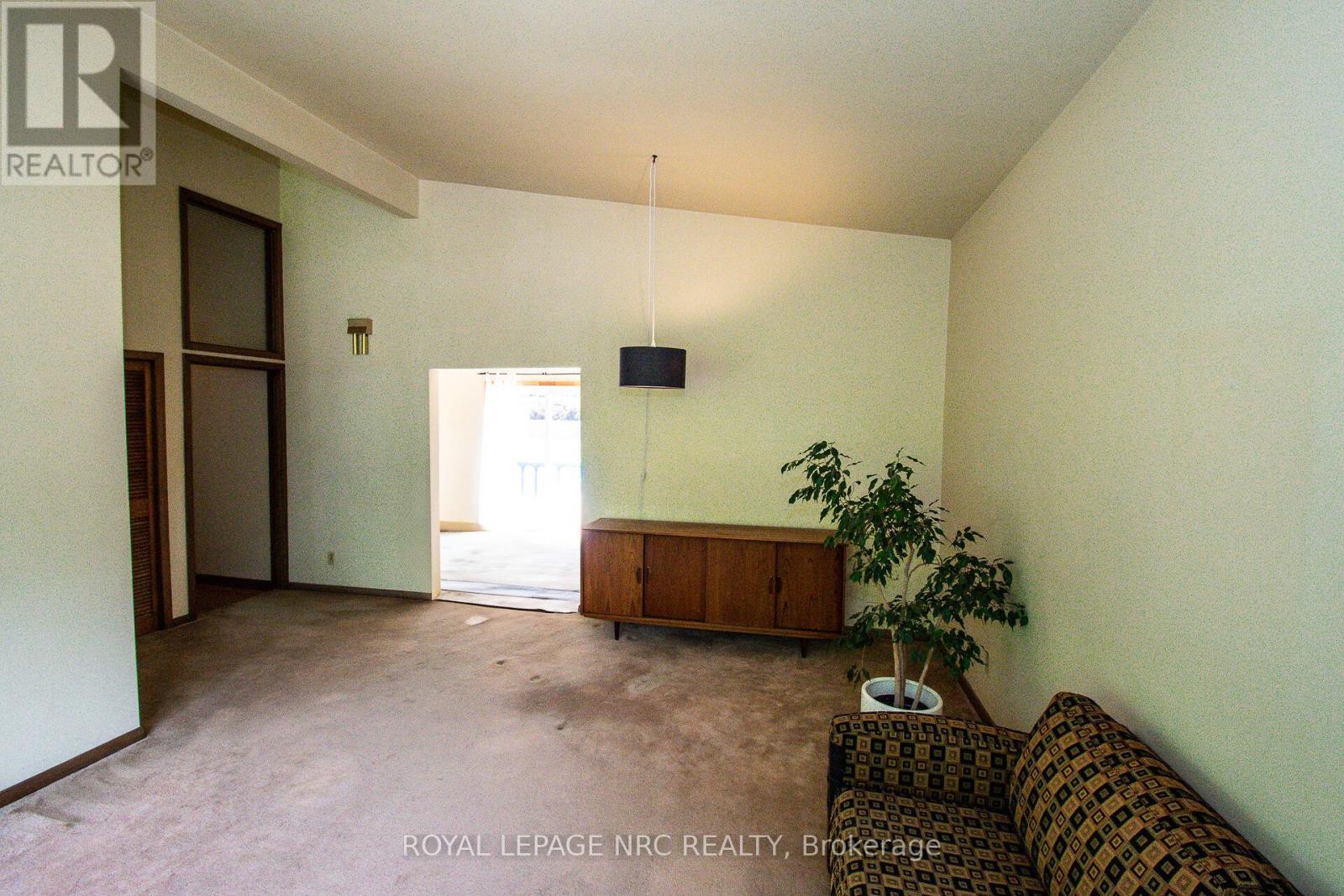 128 Woodside Drive, St. Catharines, Ontario  L2T 1X2 - Photo 13 - X12299495