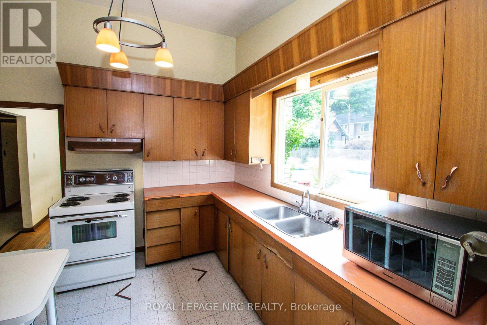 128 Woodside Drive, St. Catharines, Ontario  L2T 1X2 - Photo 20 - X12299495