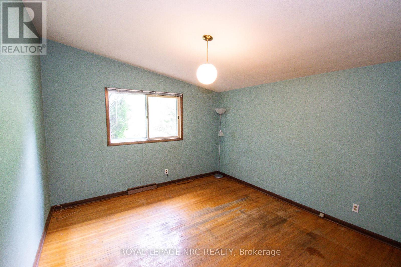 128 Woodside Drive, St. Catharines, Ontario  L2T 1X2 - Photo 23 - X12299495