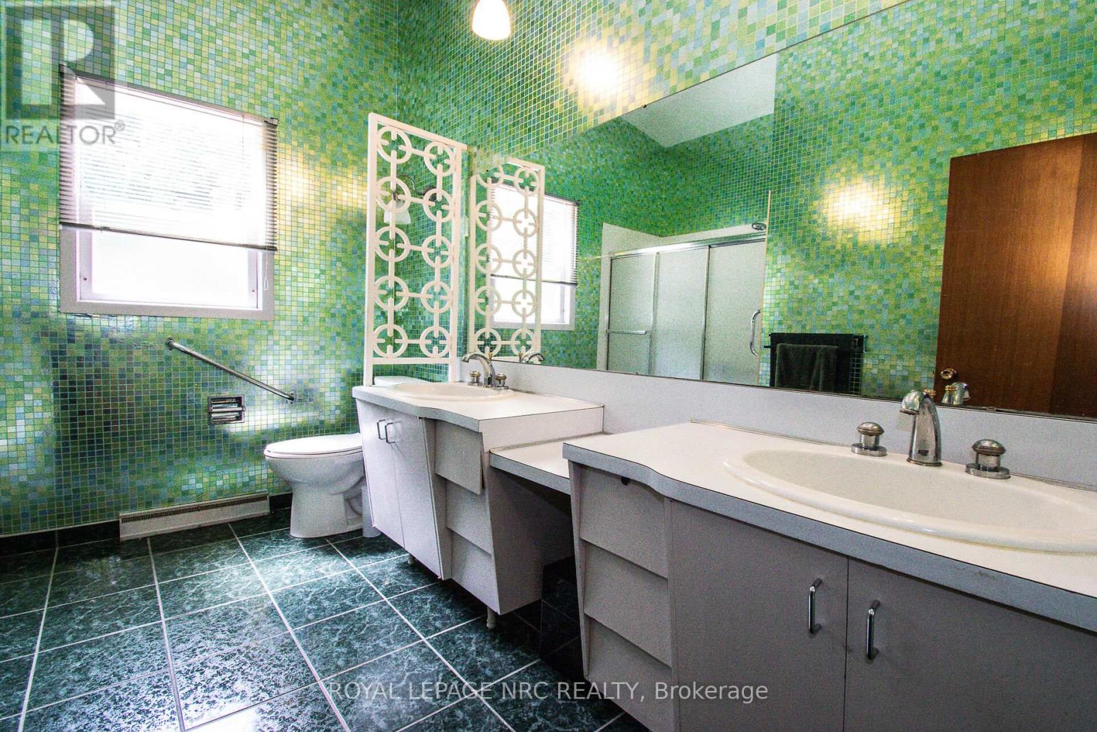 128 Woodside Drive, St. Catharines, Ontario  L2T 1X2 - Photo 27 - X12299495