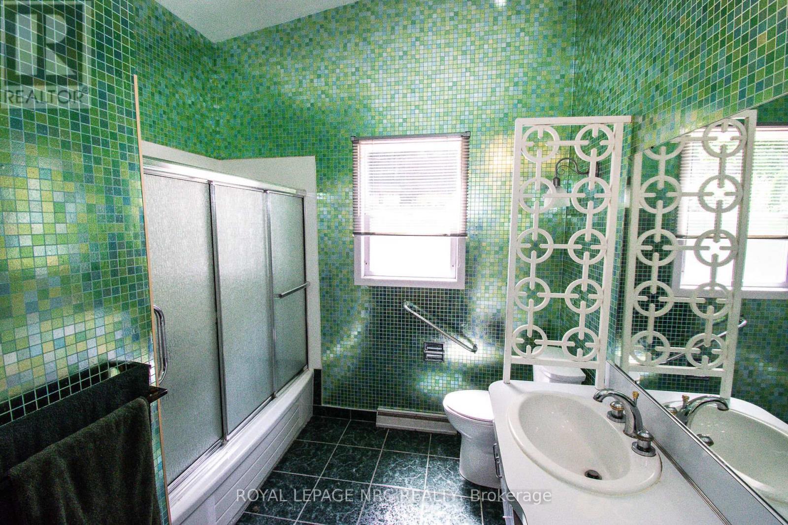128 Woodside Drive, St. Catharines, Ontario  L2T 1X2 - Photo 28 - X12299495
