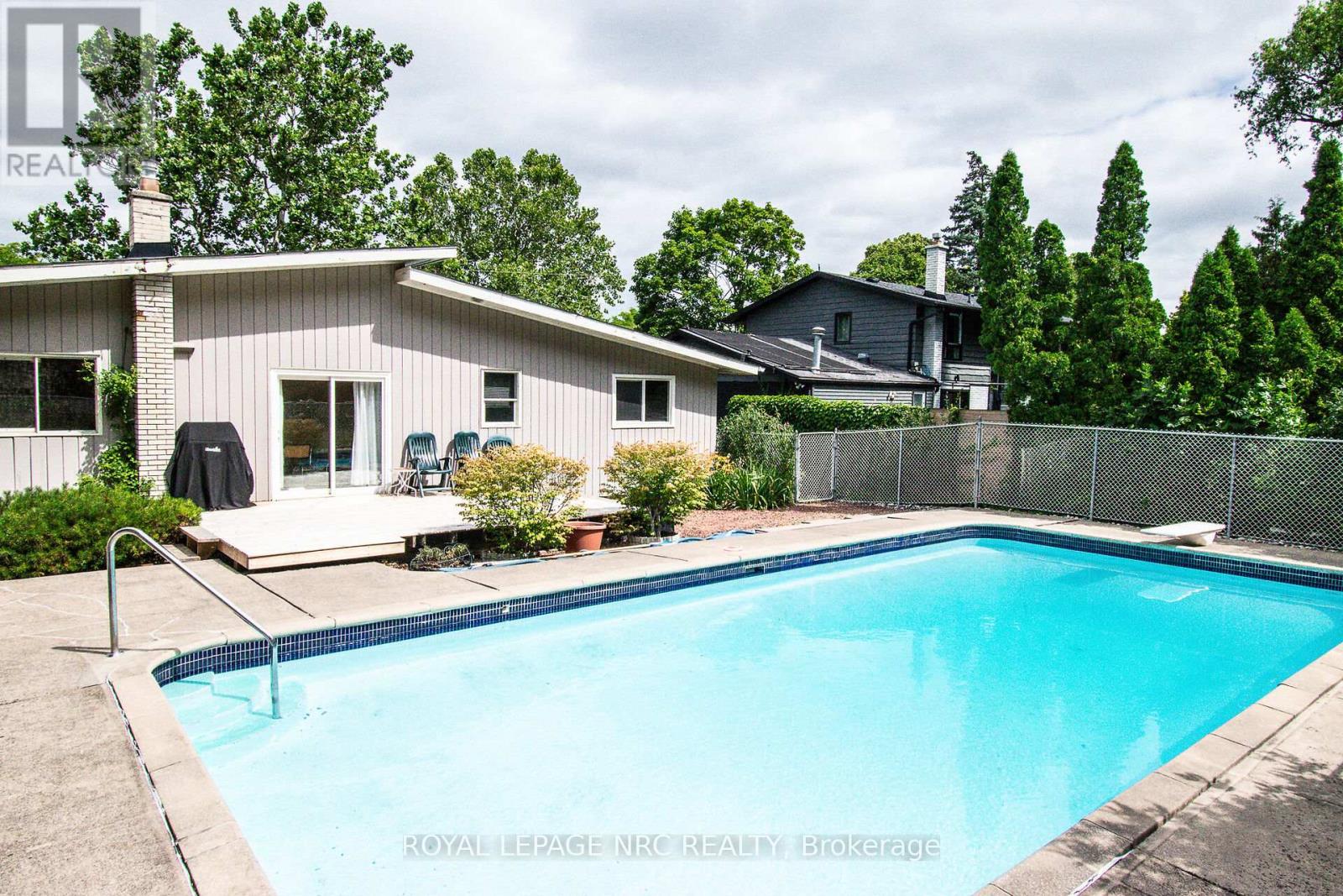 128 Woodside Drive, St. Catharines, Ontario  L2T 1X2 - Photo 42 - X12299495