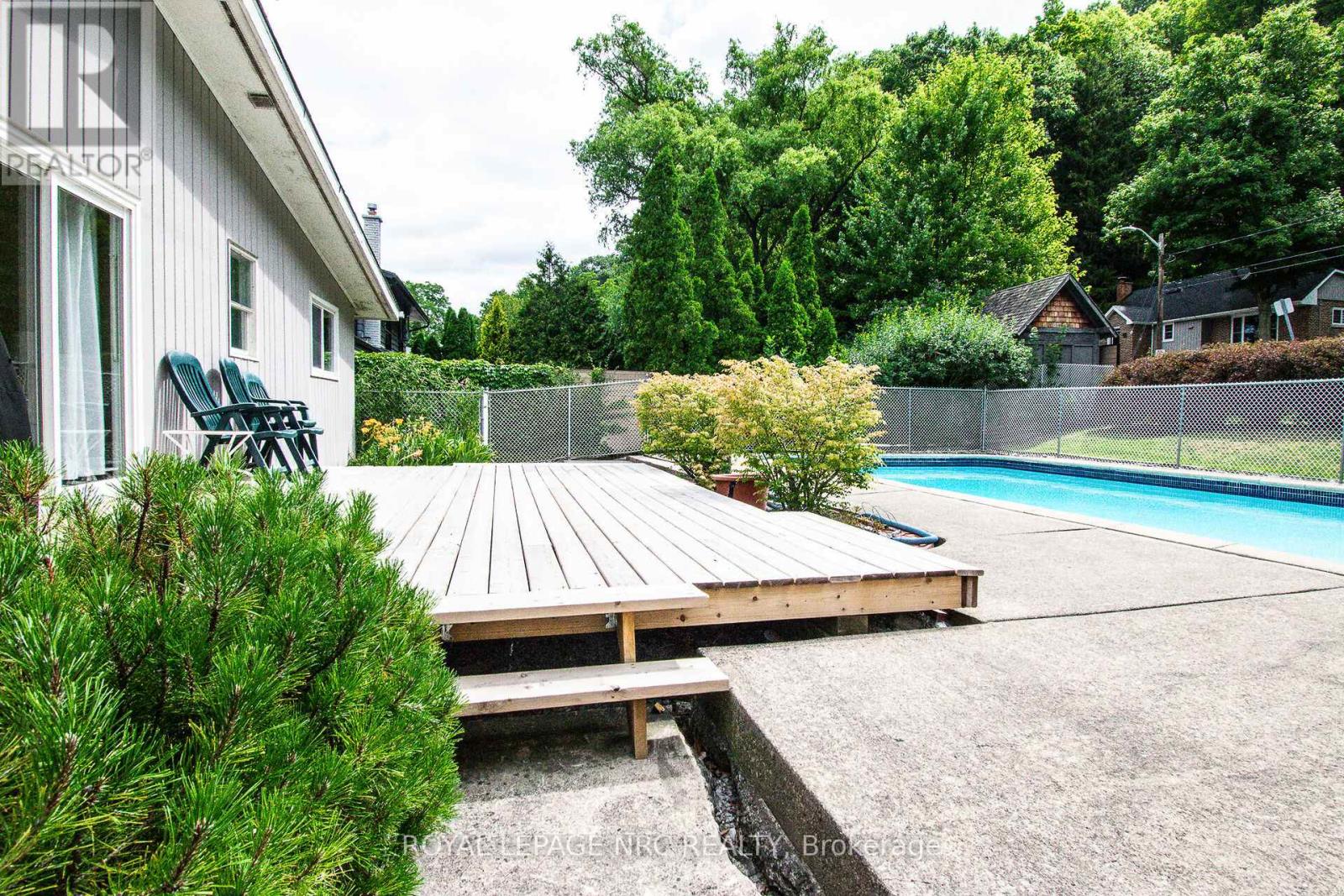 128 Woodside Drive, St. Catharines, Ontario  L2T 1X2 - Photo 43 - X12299495