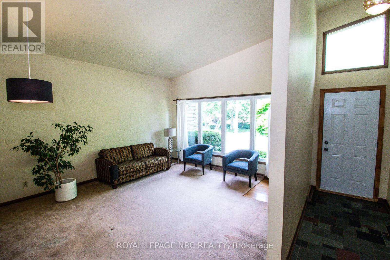 128 Woodside Drive, St. Catharines, Ontario  L2T 1X2 - Photo 8 - X12299495