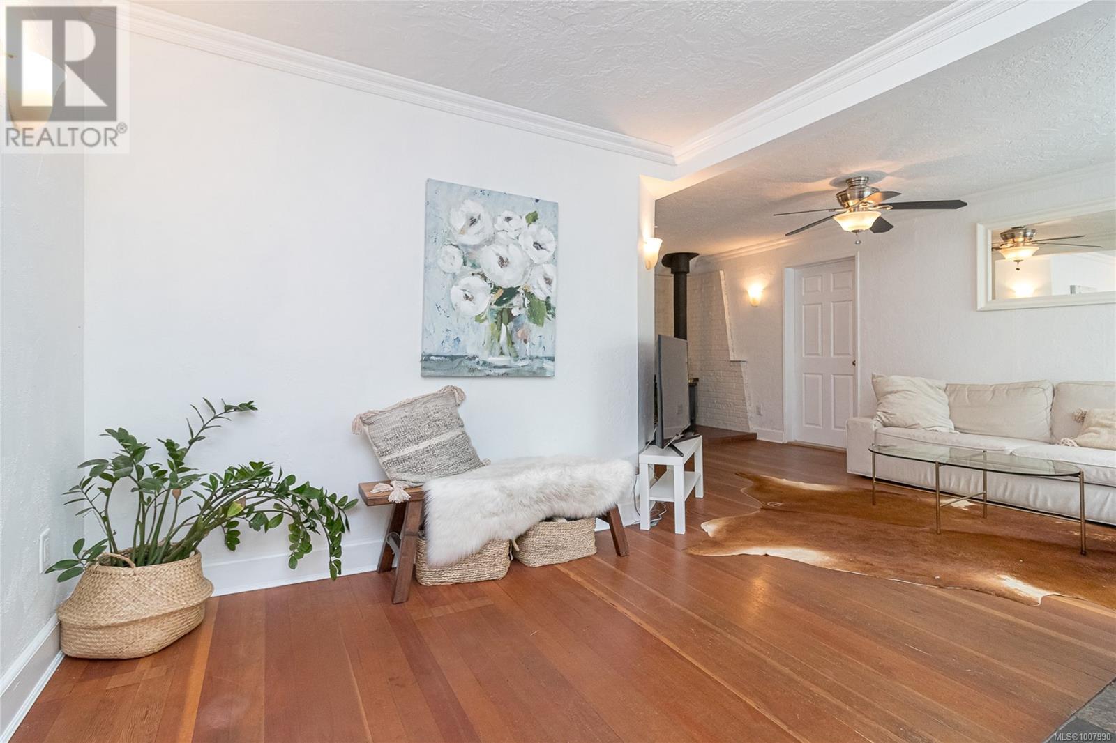 Property at 2945 Colquitz Ave image 4