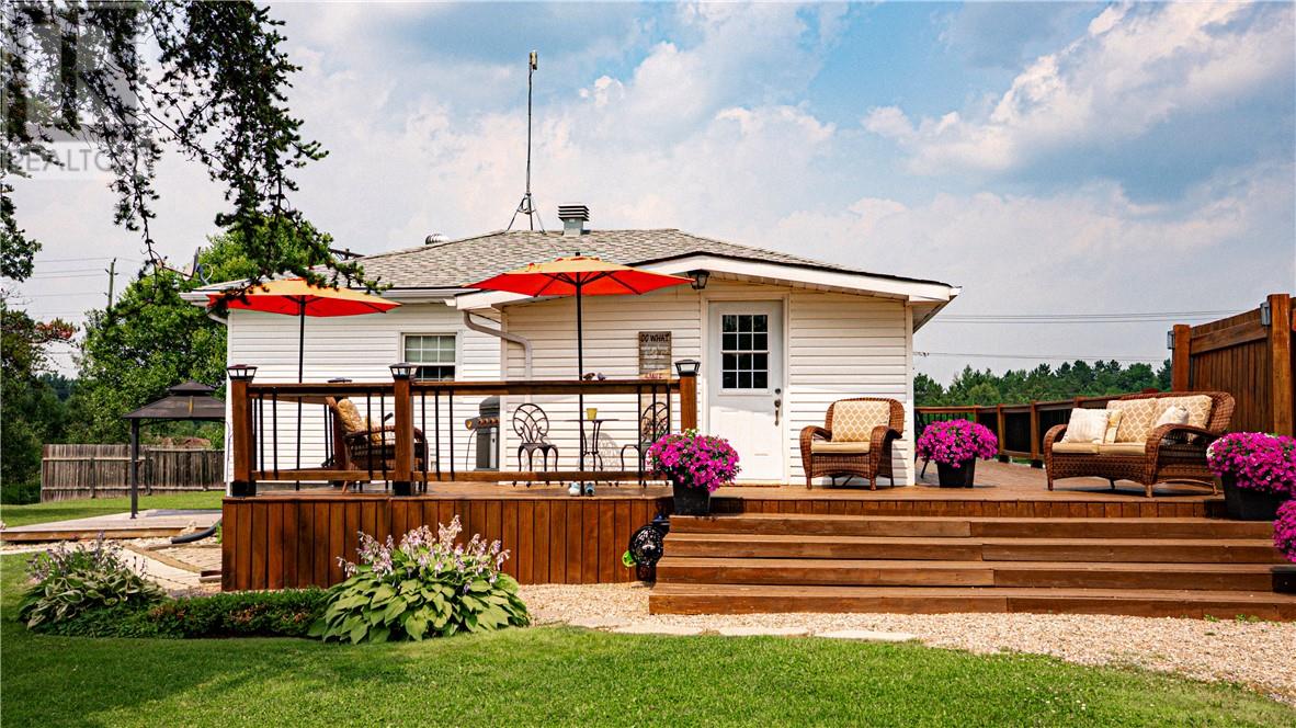 1110 Hwy 17, Wahnapitae, Ontario  P0M 3C0 - Photo 4 - 2123686