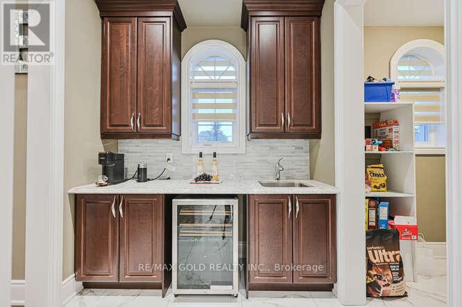 26 Adonis Close, Brampton, Ontario  L6P 4K4 - Photo 14 - W12298710