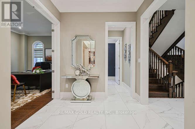 26 Adonis Close, Brampton, Ontario  L6P 4K4 - Photo 8 - W12298710