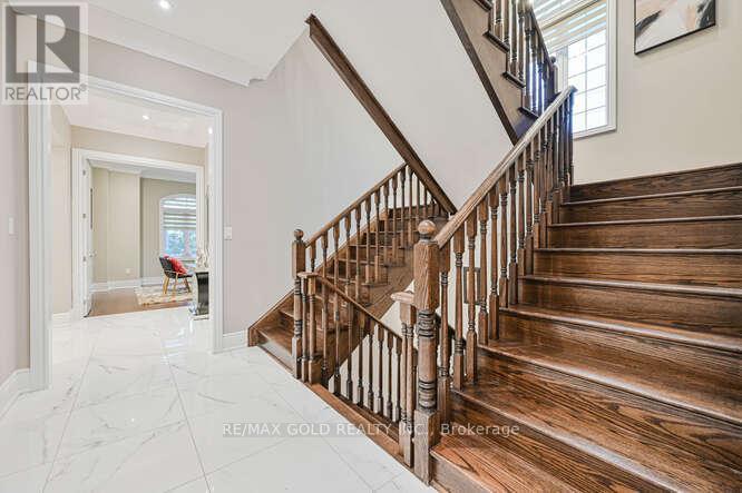 26 Adonis Close, Brampton, Ontario  L6P 4K4 - Photo 9 - W12298710