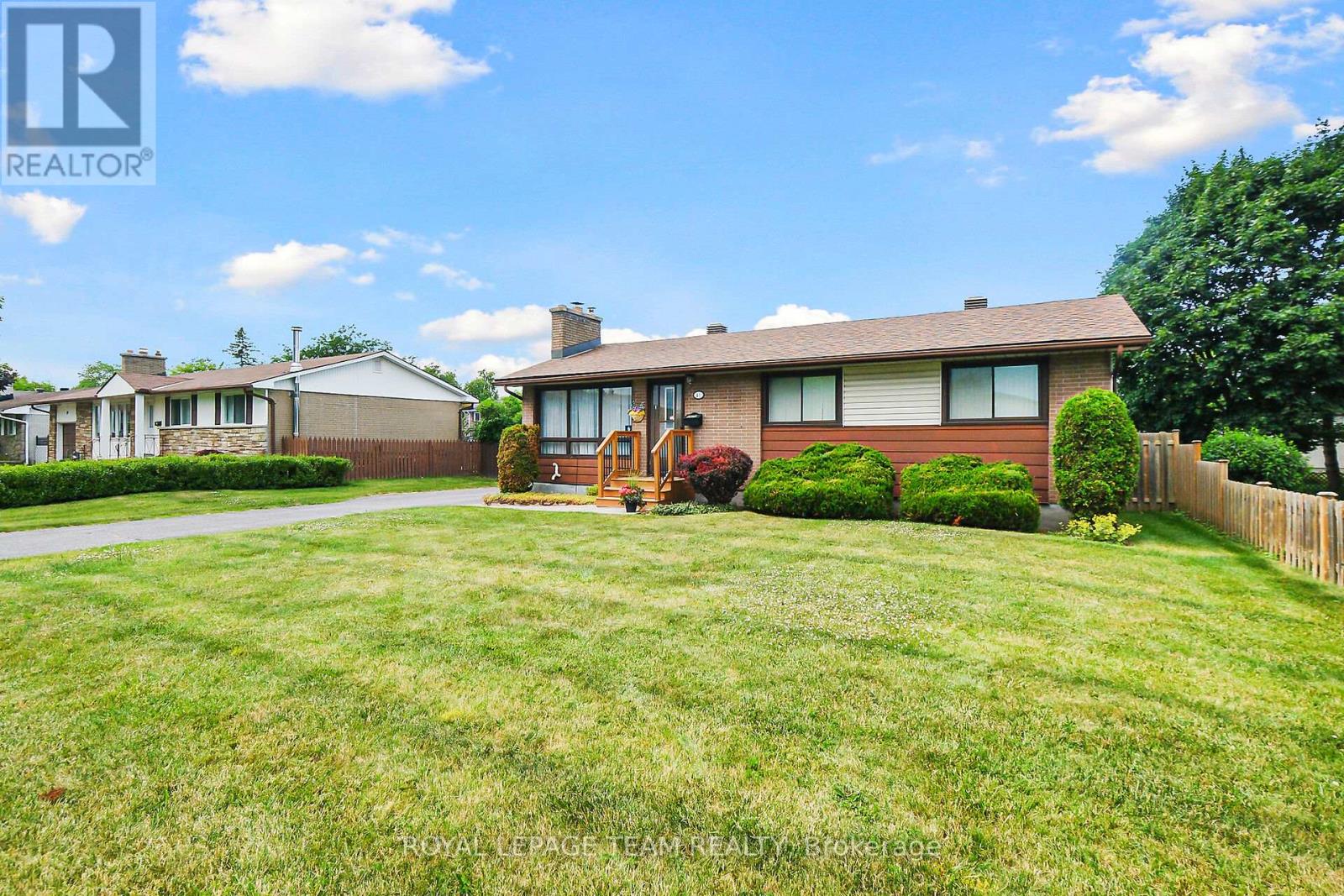 Property at 41 VIEWMOUNT DRIVE image 2