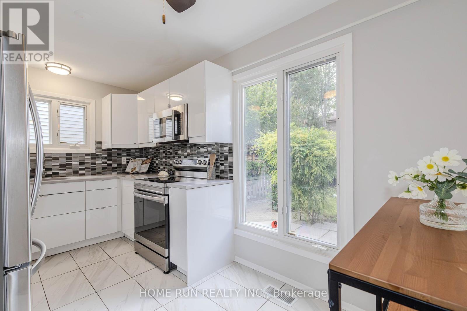 30 Turret Court, Ottawa, Ontario  K2L 2L1 - Photo 11 - X12299578