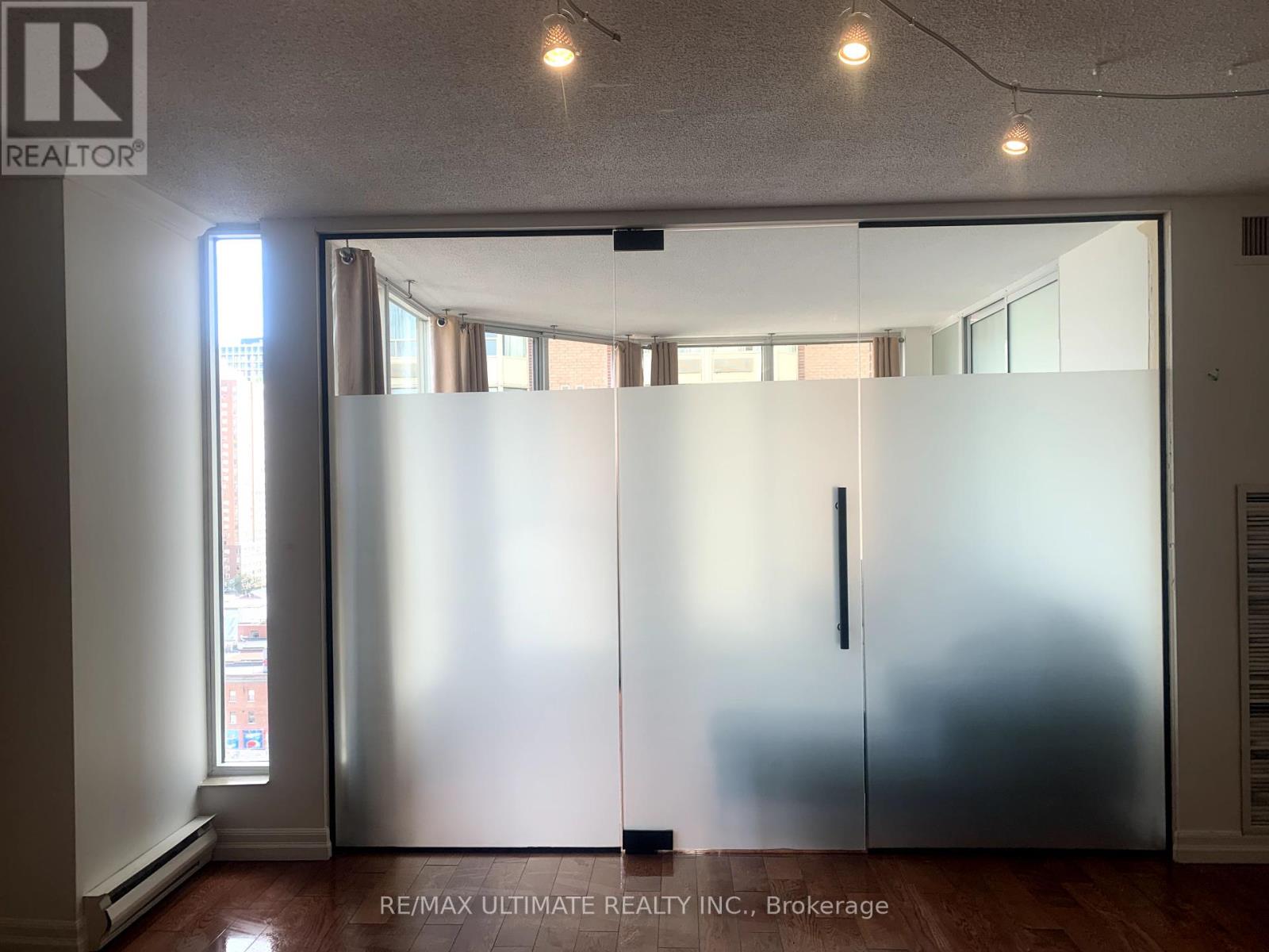 1407 - 55 Centre Avenue, Toronto, Ontario  M5G 1R4 - Photo 2 - C12299425