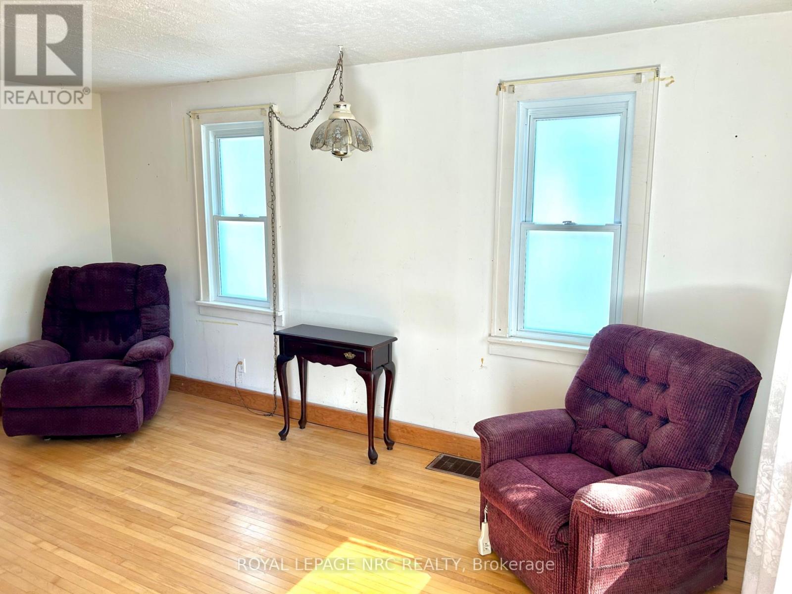 33 Merigold Street, St. Catharines (Western Hill), Ontario  L2S 2N4 - Photo 14 - X12299582