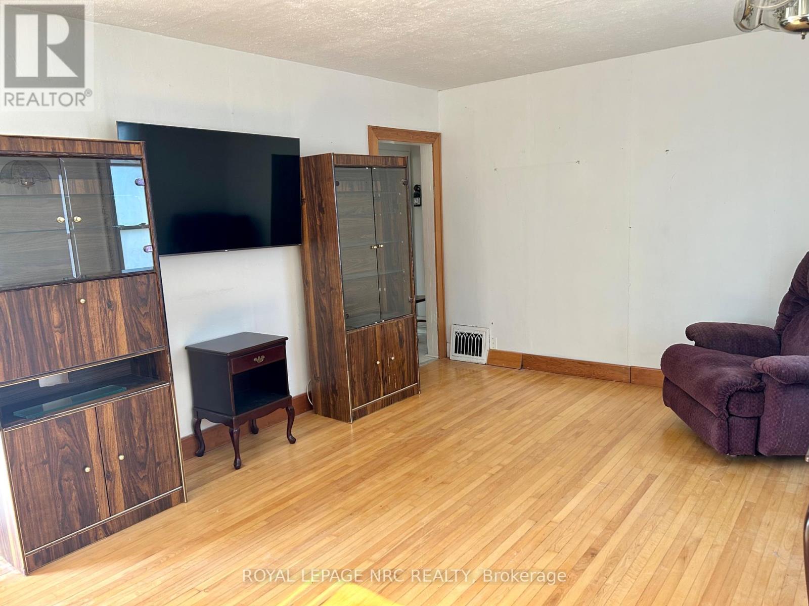 33 Merigold Street, St. Catharines (Western Hill), Ontario  L2S 2N4 - Photo 15 - X12299582