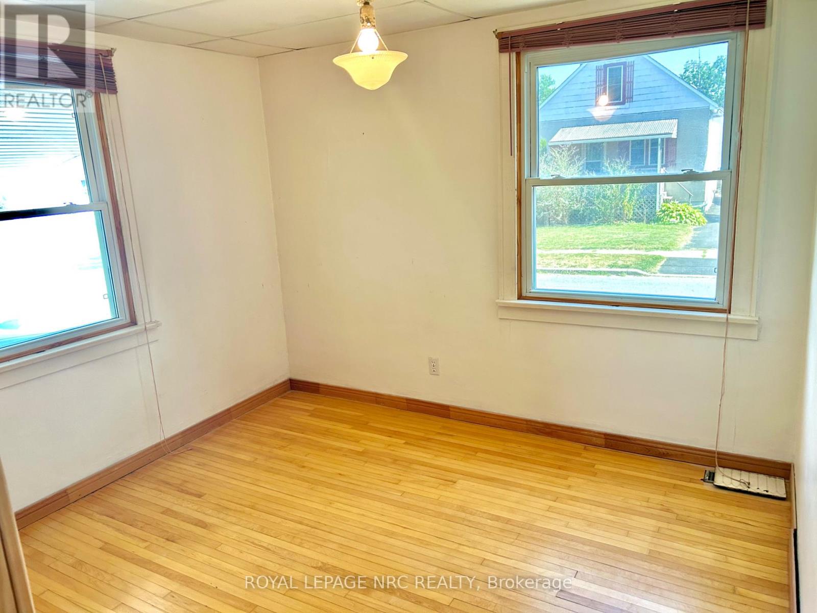 33 Merigold Street, St. Catharines (Western Hill), Ontario  L2S 2N4 - Photo 16 - X12299582