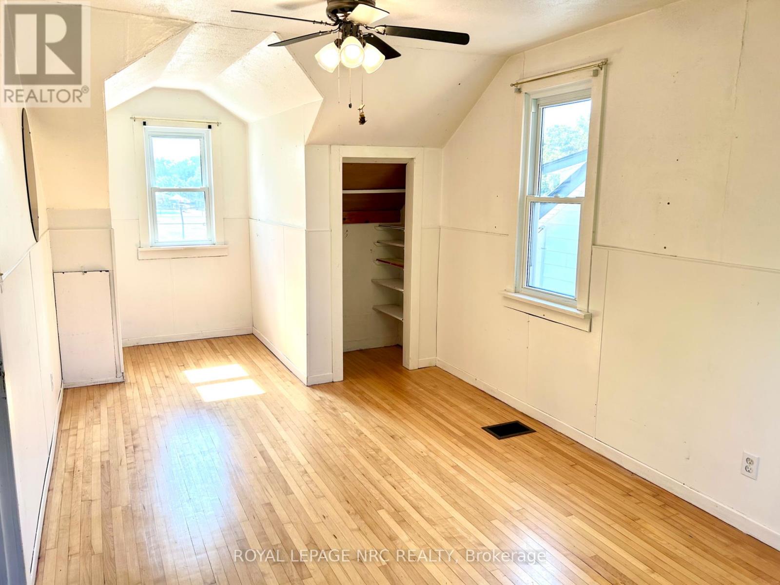 33 Merigold Street, St. Catharines (Western Hill), Ontario  L2S 2N4 - Photo 19 - X12299582