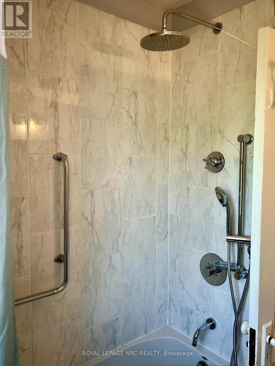 33 Merigold Street, St. Catharines (Western Hill), Ontario  L2S 2N4 - Photo 24 - X12299582