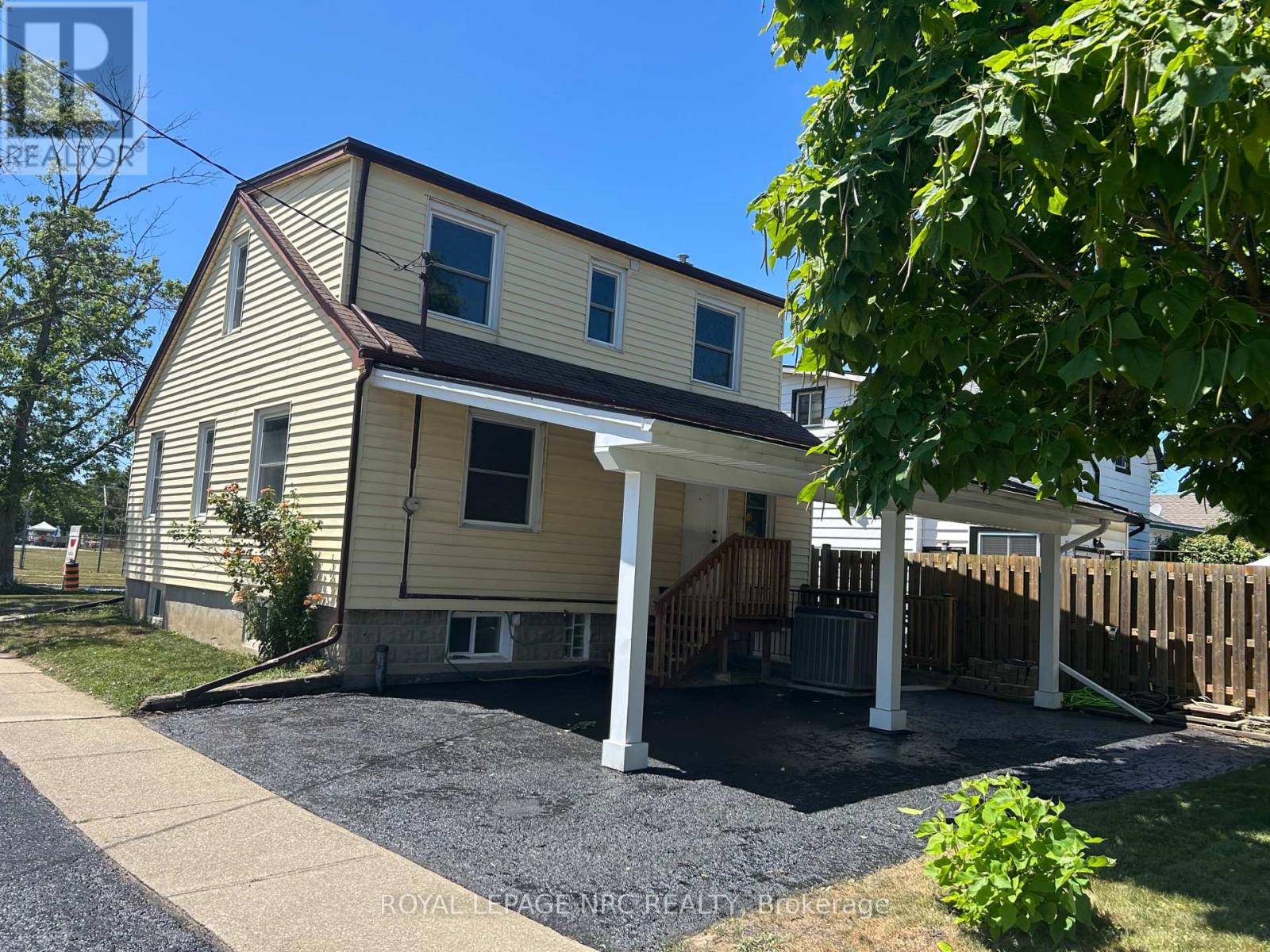 33 Merigold Street, St. Catharines (Western Hill), Ontario  L2S 2N4 - Photo 4 - X12299582