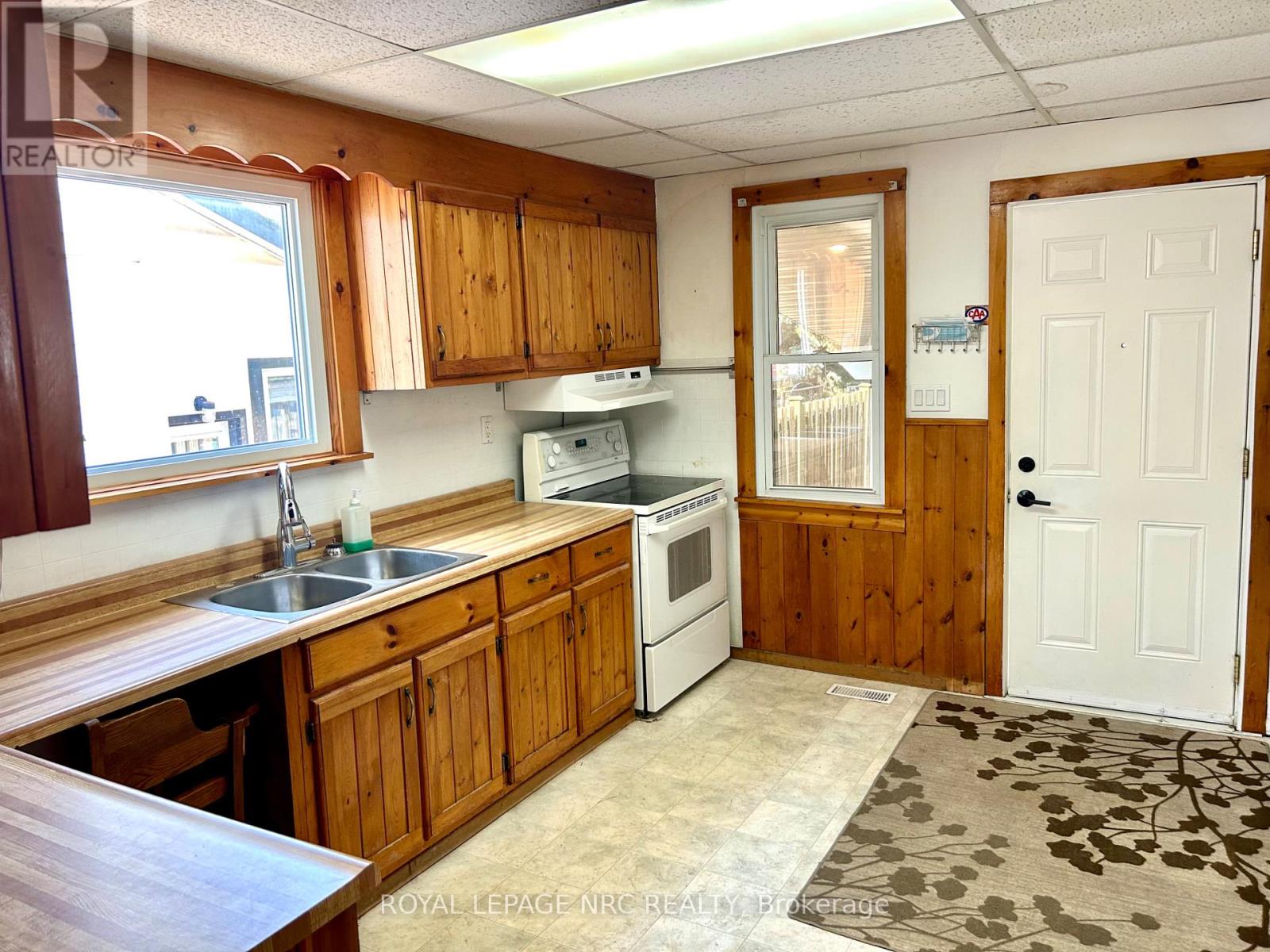 33 Merigold Street, St. Catharines (Western Hill), Ontario  L2S 2N4 - Photo 8 - X12299582