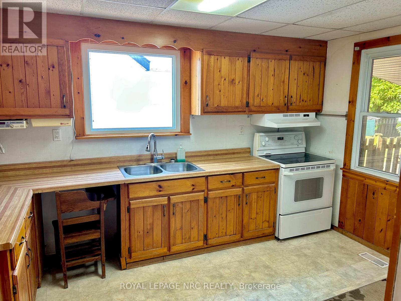 33 Merigold Street, St. Catharines (Western Hill), Ontario  L2S 2N4 - Photo 9 - X12299582